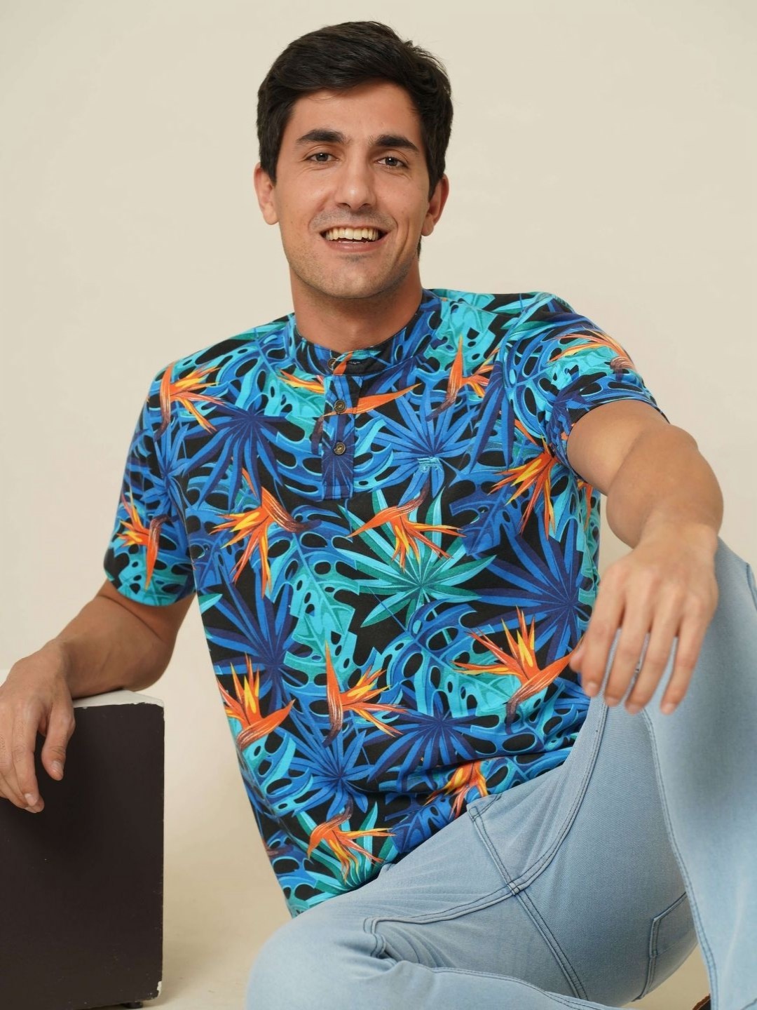 

Estilocus Men Floral Printed Henley Neck Pockets T-shirt, Blue