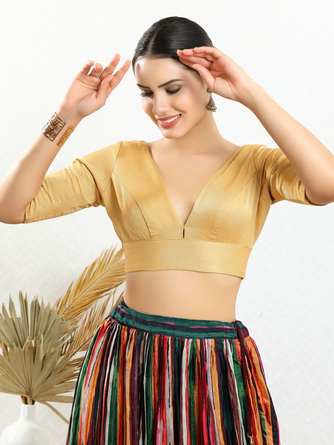 

VAMAS - THE DESIGNER BLOUSES Women V-Neck Padded Saree Blouse, Gold