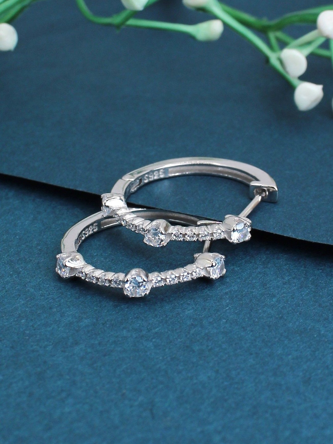 

DEVASHREE Classic Hoop Earrings, White