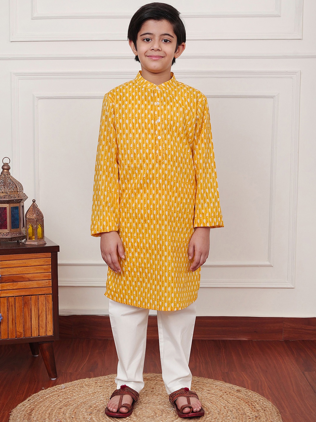 

Campana Boys Printed Regular Pure Cotton Kurta with Pyjamas, Yellow