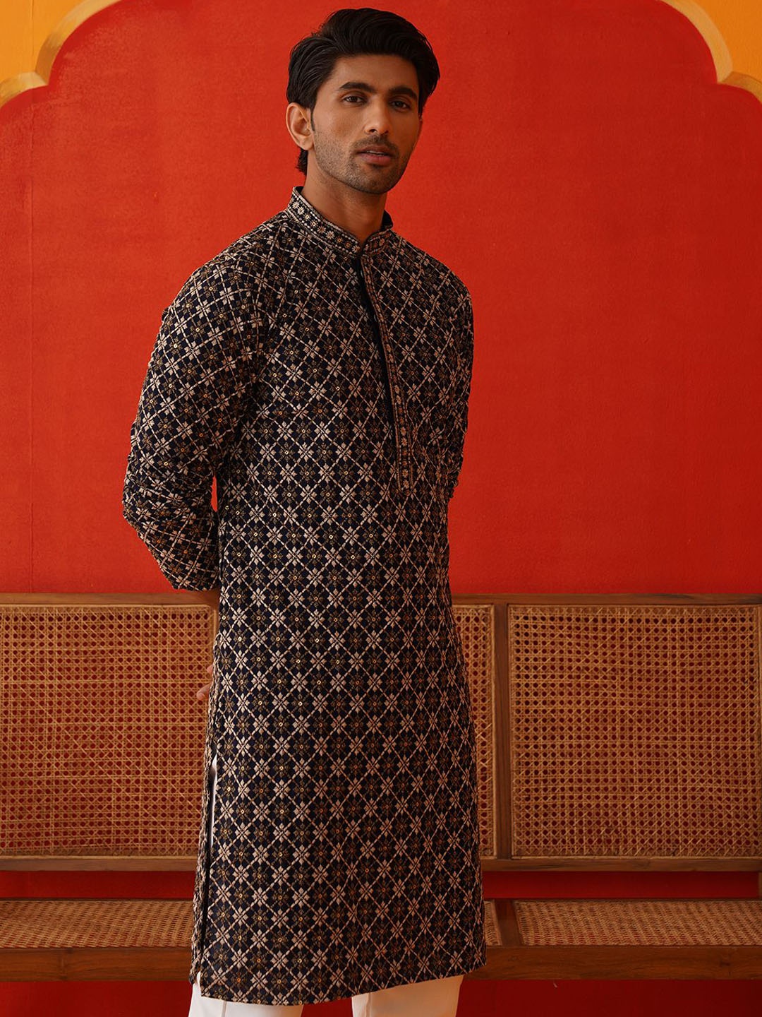 

Jompers Men Geometric Embroidered Sequinned Kurta, Navy blue