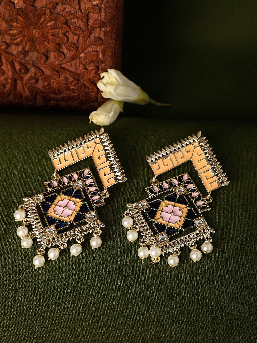 

Anouk Contemporary Studs Earrings, Gold