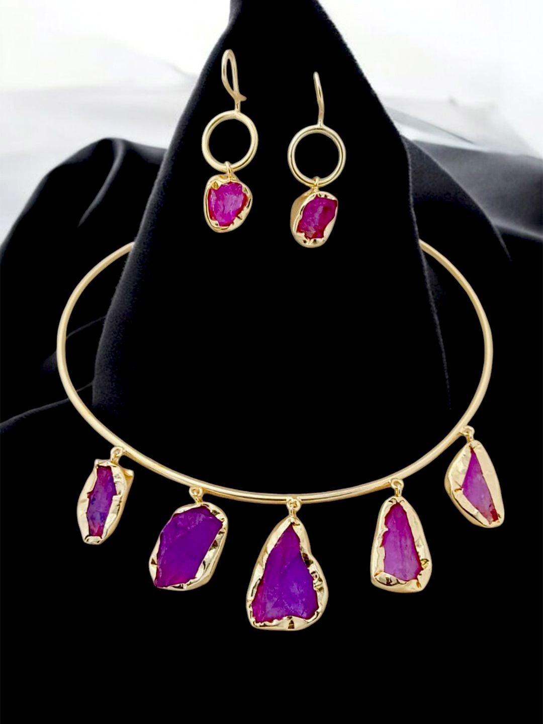

TISHUL JEWELS Gold-Plated Stones Studded Jewellery Set