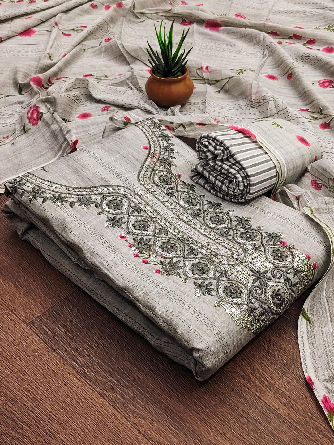 

SHADOW & SAINING Embroidered Pure Cotton Unstitched Dress Material, Grey