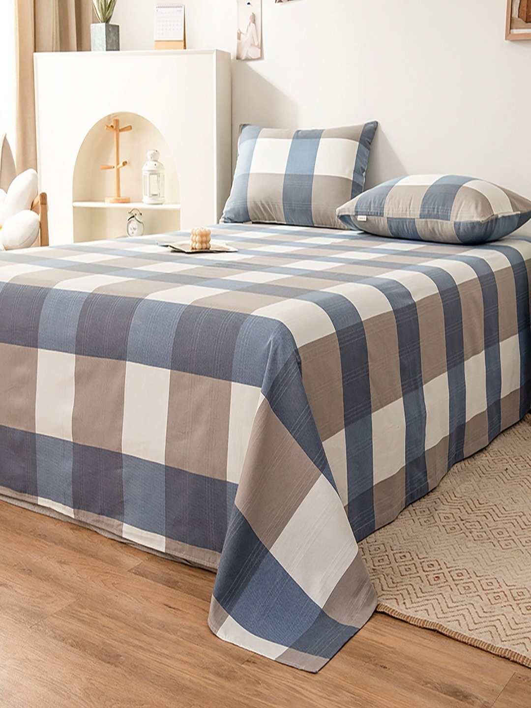 

JC HOME Grey & Cream-Coloured Geometric 140 TC King Bedsheet with 2 Pillow Covers