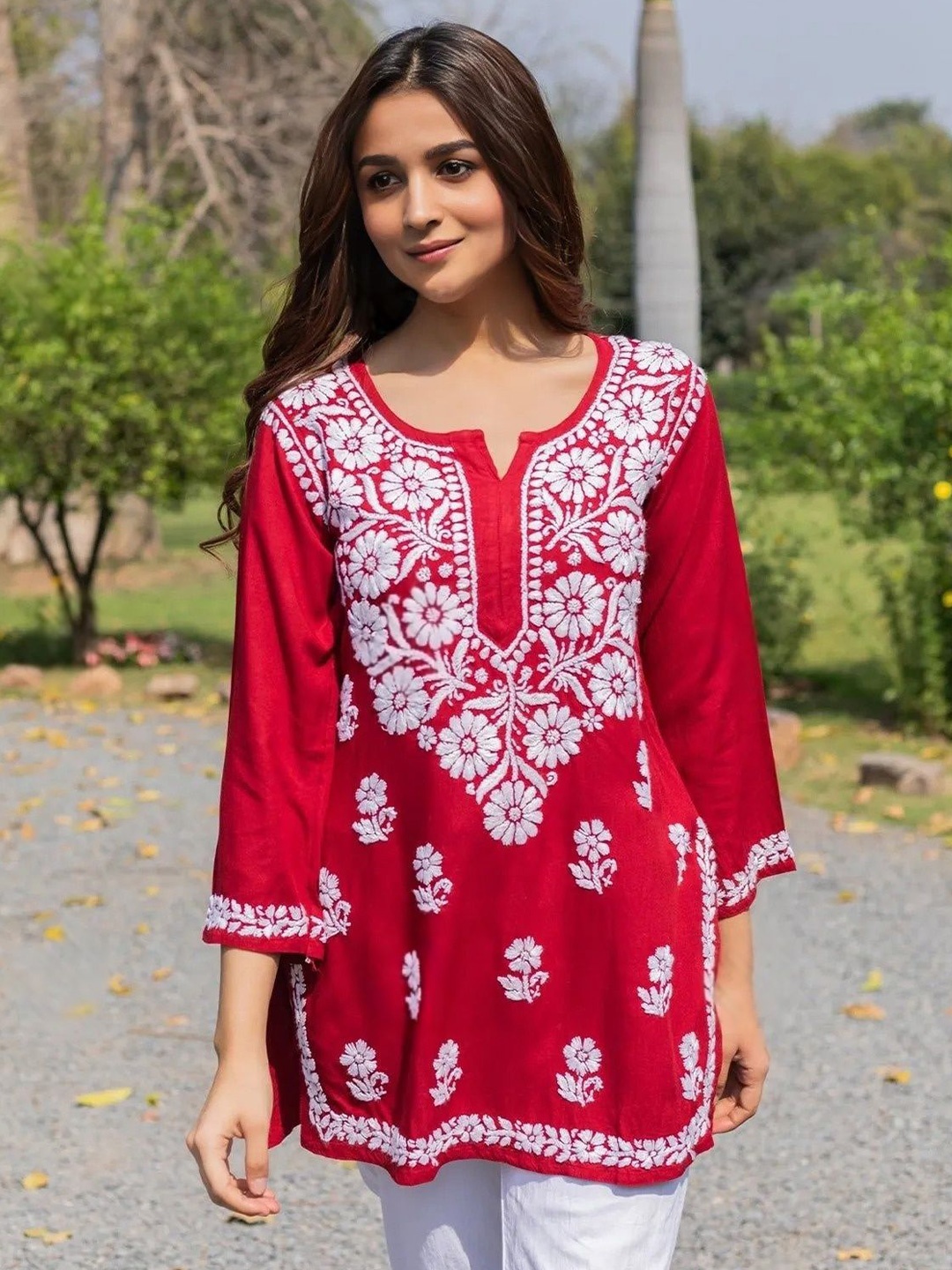 

Sidhidata Floral Embroidered Kurti, Red