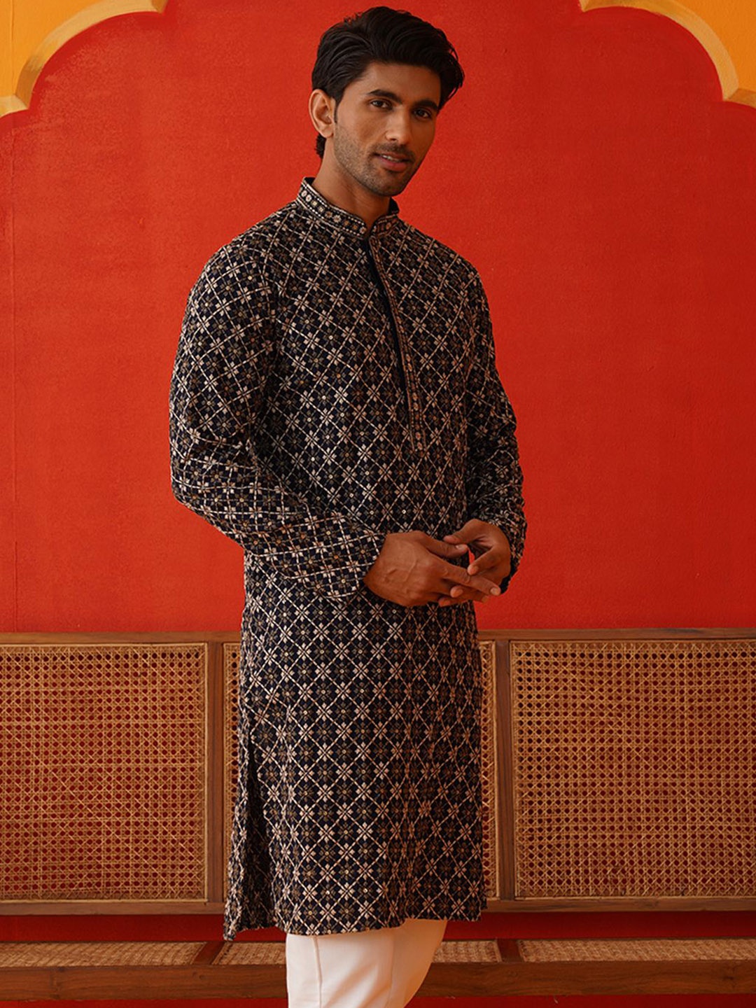 

Jompers Men Geometric Embroidered Sequinned Kurta, Navy blue