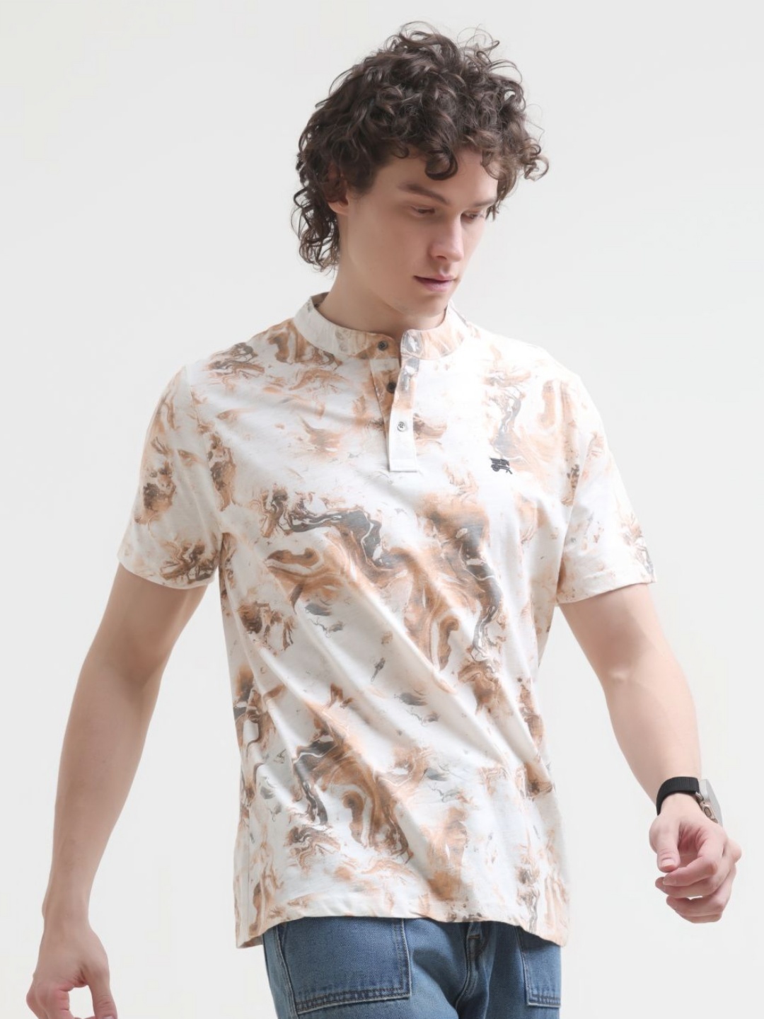 

Estilocus Men Floral Printed Henley Neck Raw Edge T-shirt, Brown