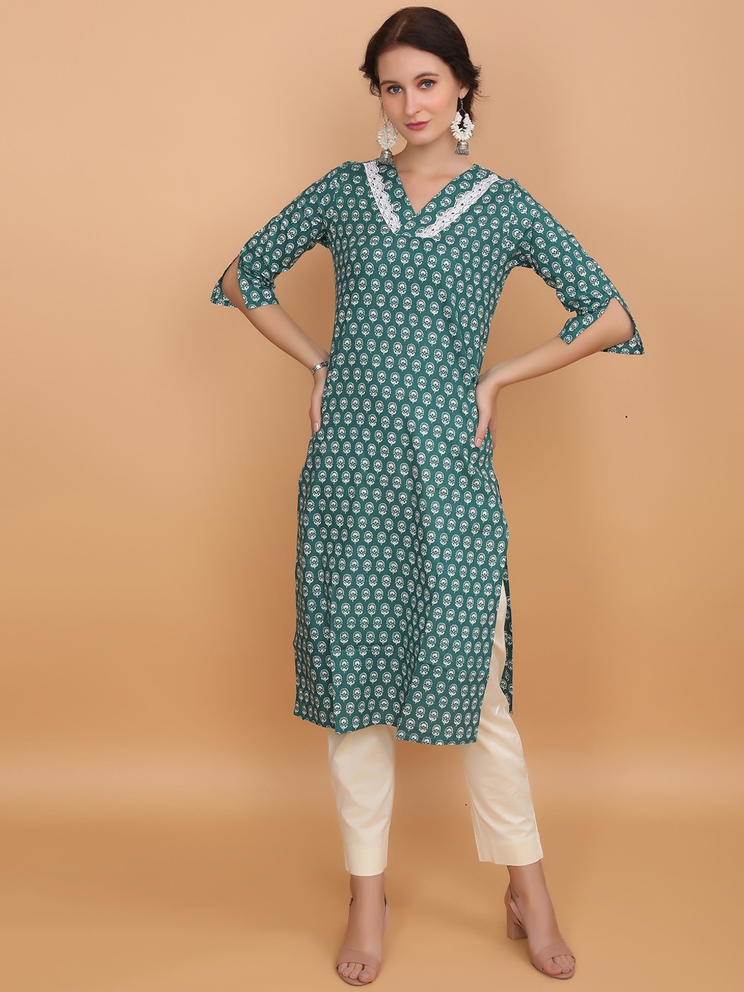 

BABRU Women Geometric Printed Thread Work Kurta, Green