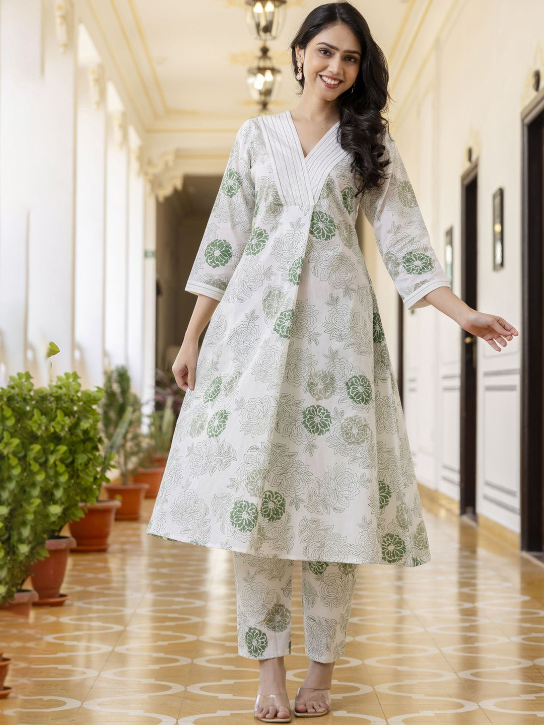 

Rangeelo Women Floral Printed Regular Pure Cotton Kurta with Trousers, White