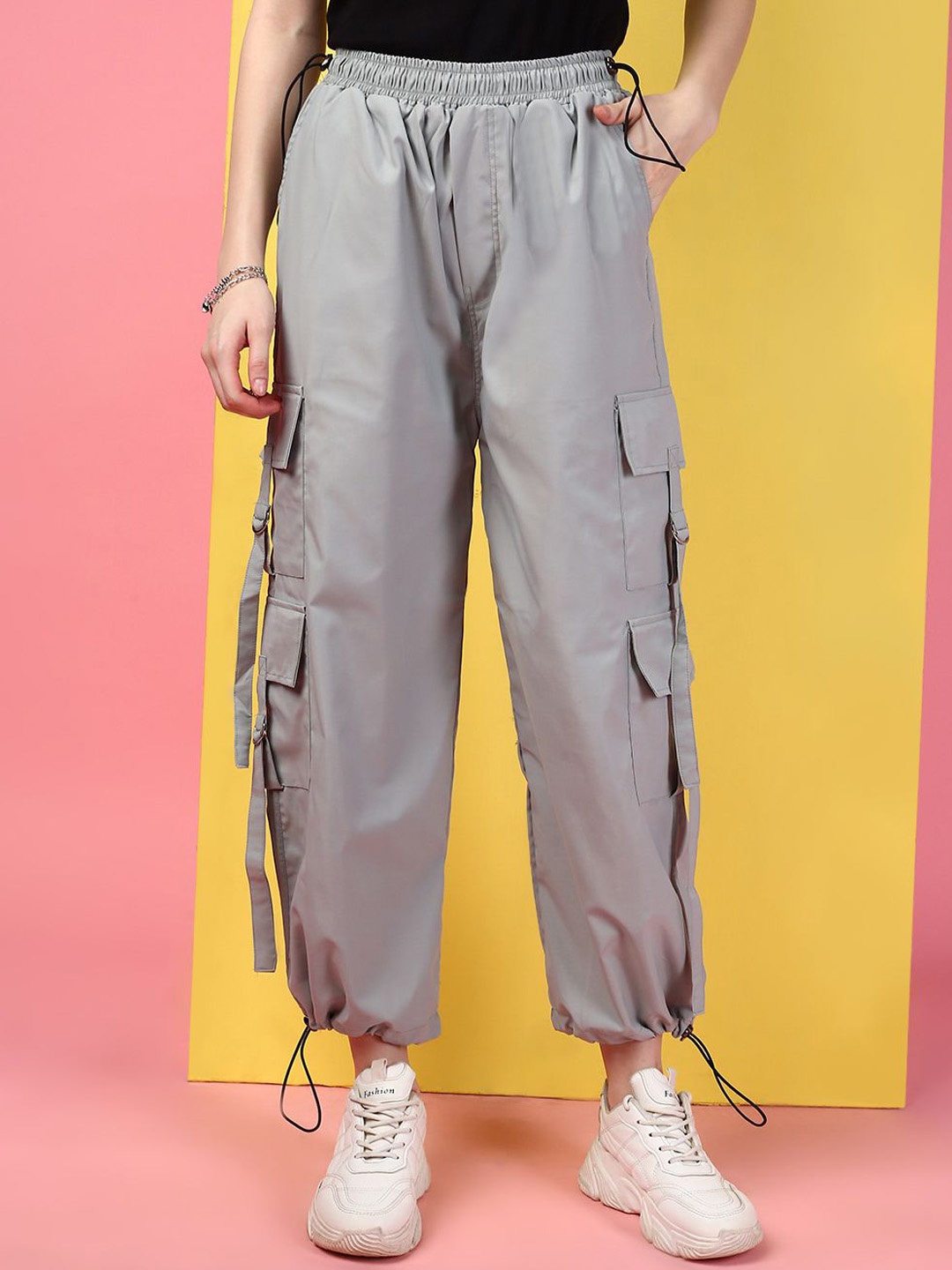 

Kaali Peeli Women Relaxed Trousers, Grey