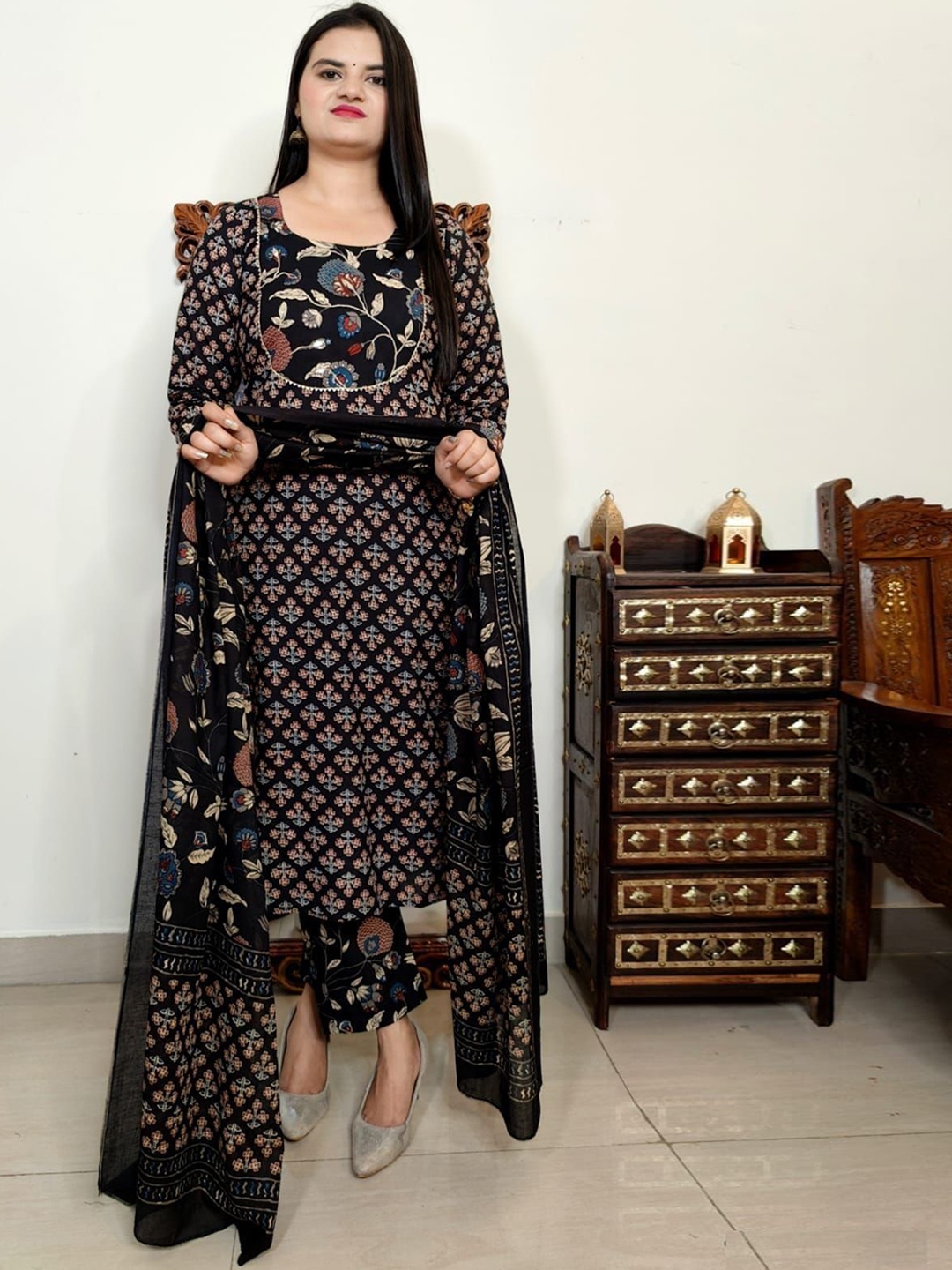

BAESD Women Kurta Sets, Black