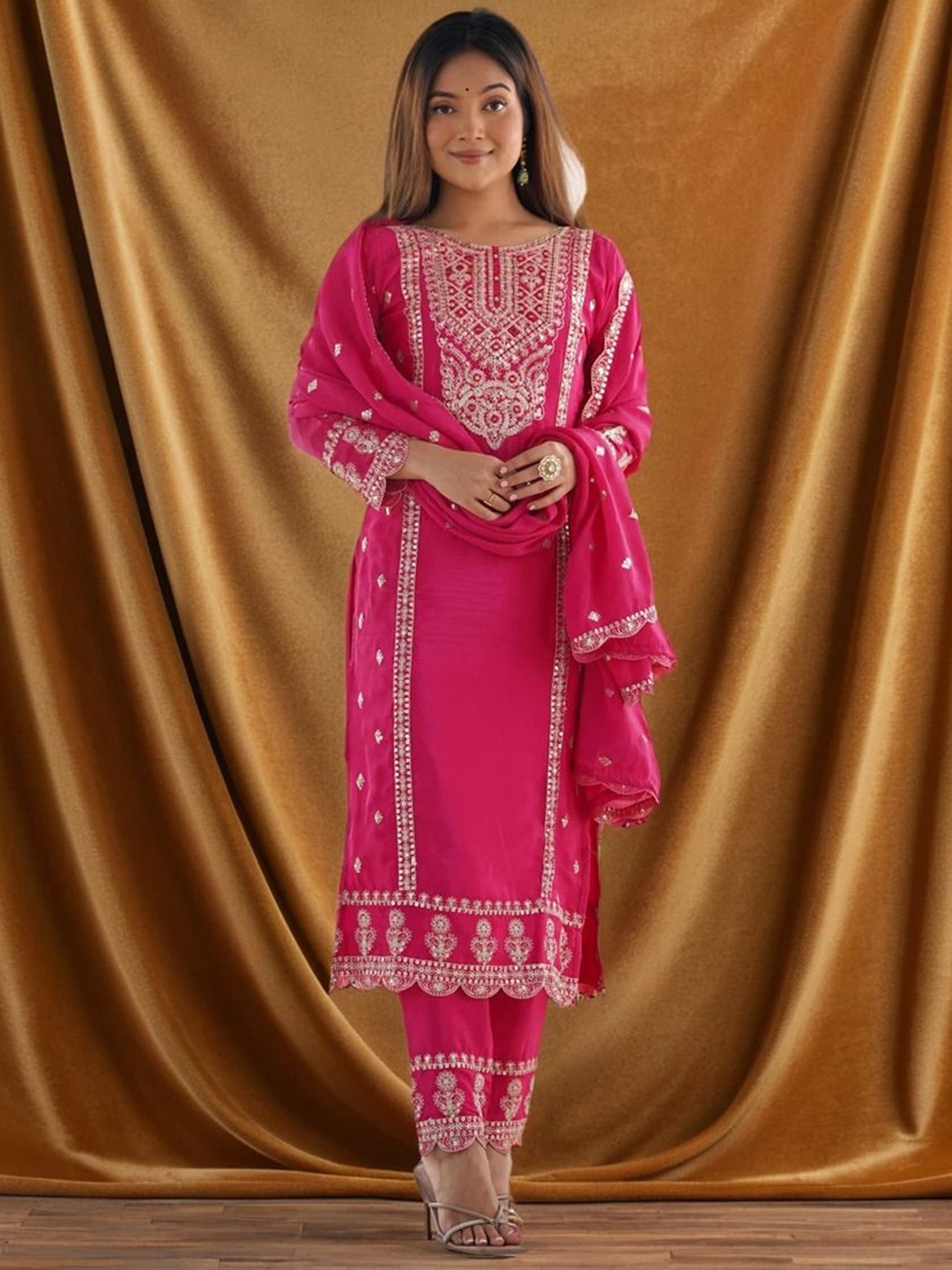 

BHARODIYA ENTERPRISES Women Floral Embroidered Regular Sequinned Kurta with Palazzos & With Dupatta, Pink