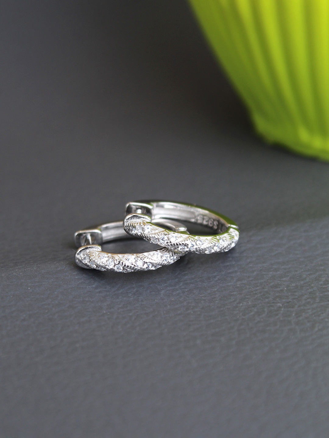 

DEVASHREE Circular Hoop Earrings, White