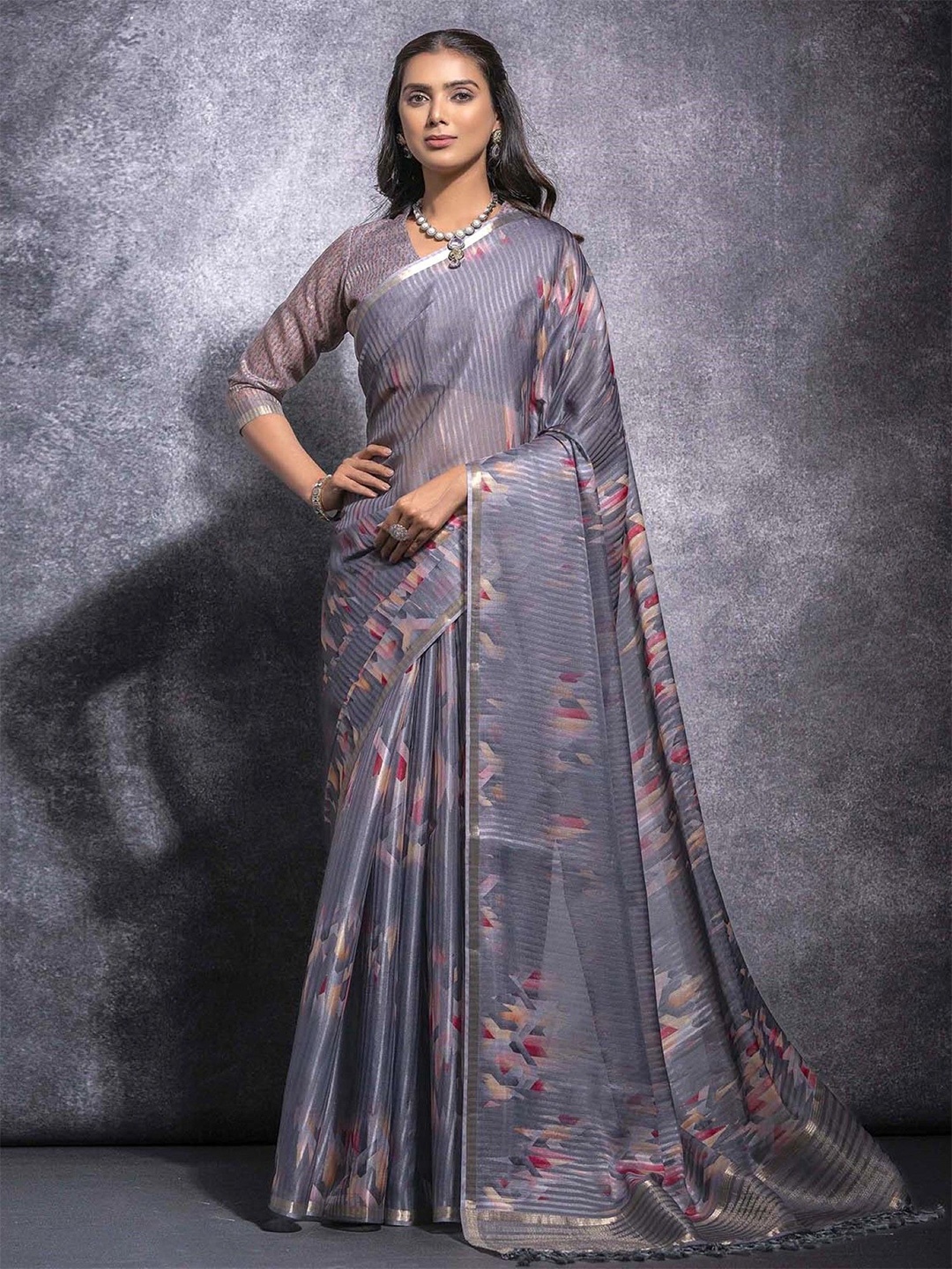 

LeeliPeeri Designer Zari Linen Blend Saree, Grey