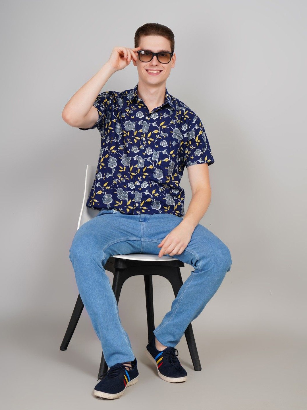 

Le Mec Men Floral Opaque Printed Casual Shirt, Navy blue