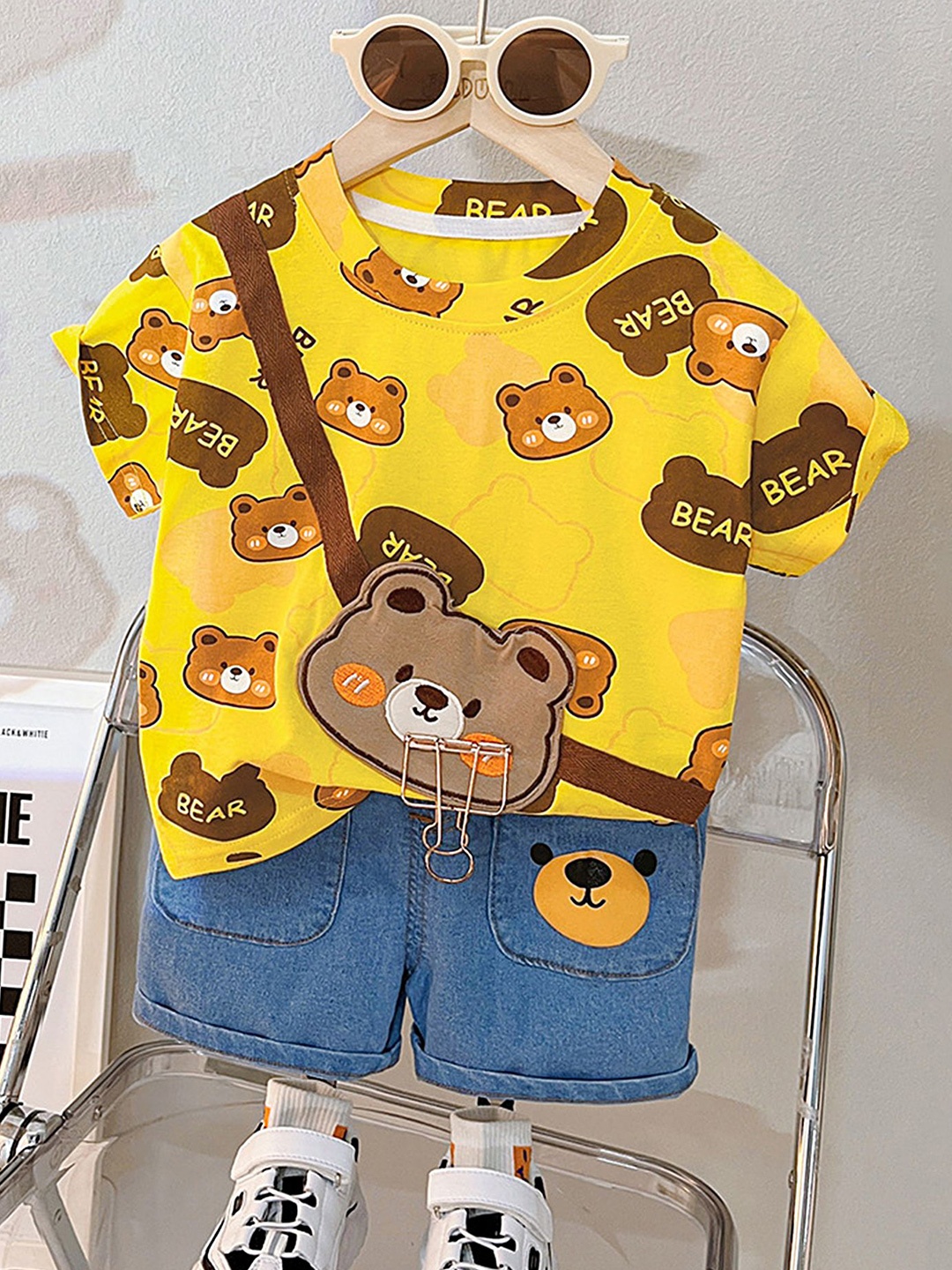

LULU & SKY Unisex Kids Printed T-shirt with Shorts, Yellow