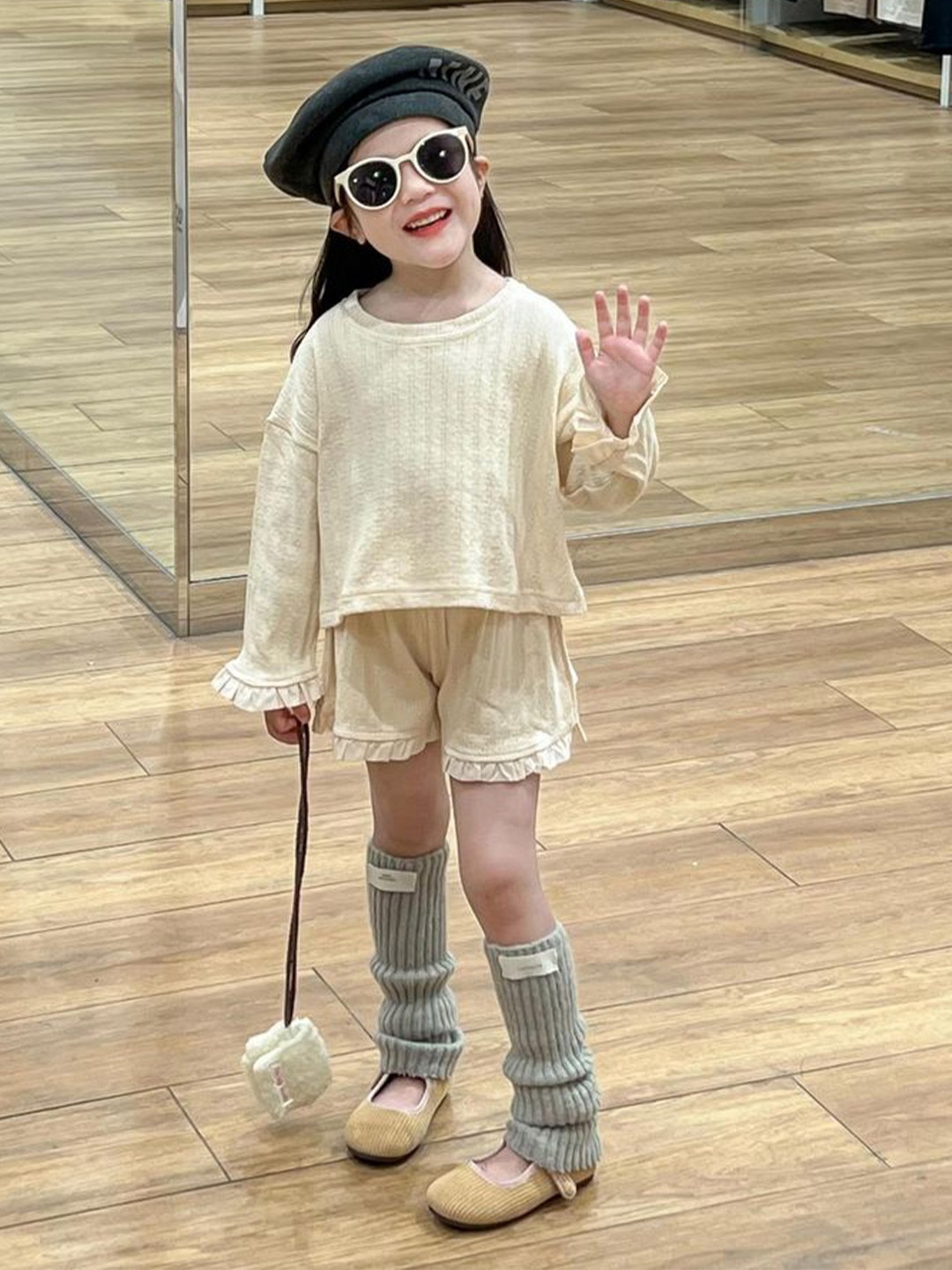 

LULU & SKY Girls T-shirt with Shorts, Beige