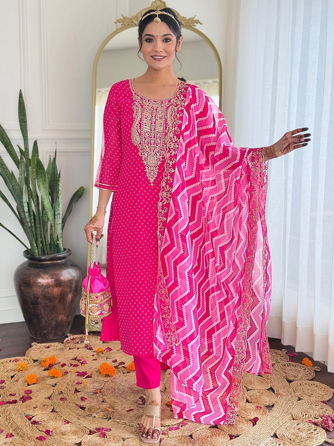 

CHANDALIYO Women Embroidered Kurta with Trousers & With Dupatta, Pink