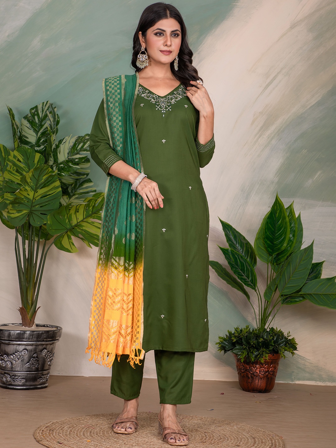 

Ekta Textiles Women Paisley Yoke Design Regular Thread Work Kurti with Pyjamas & With Dupatta, Green