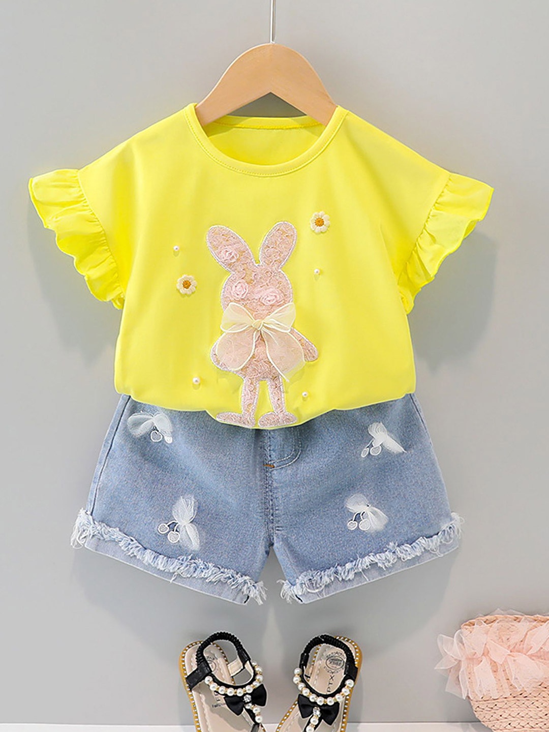 

LULU & SKY Girls Top with Shorts, Yellow