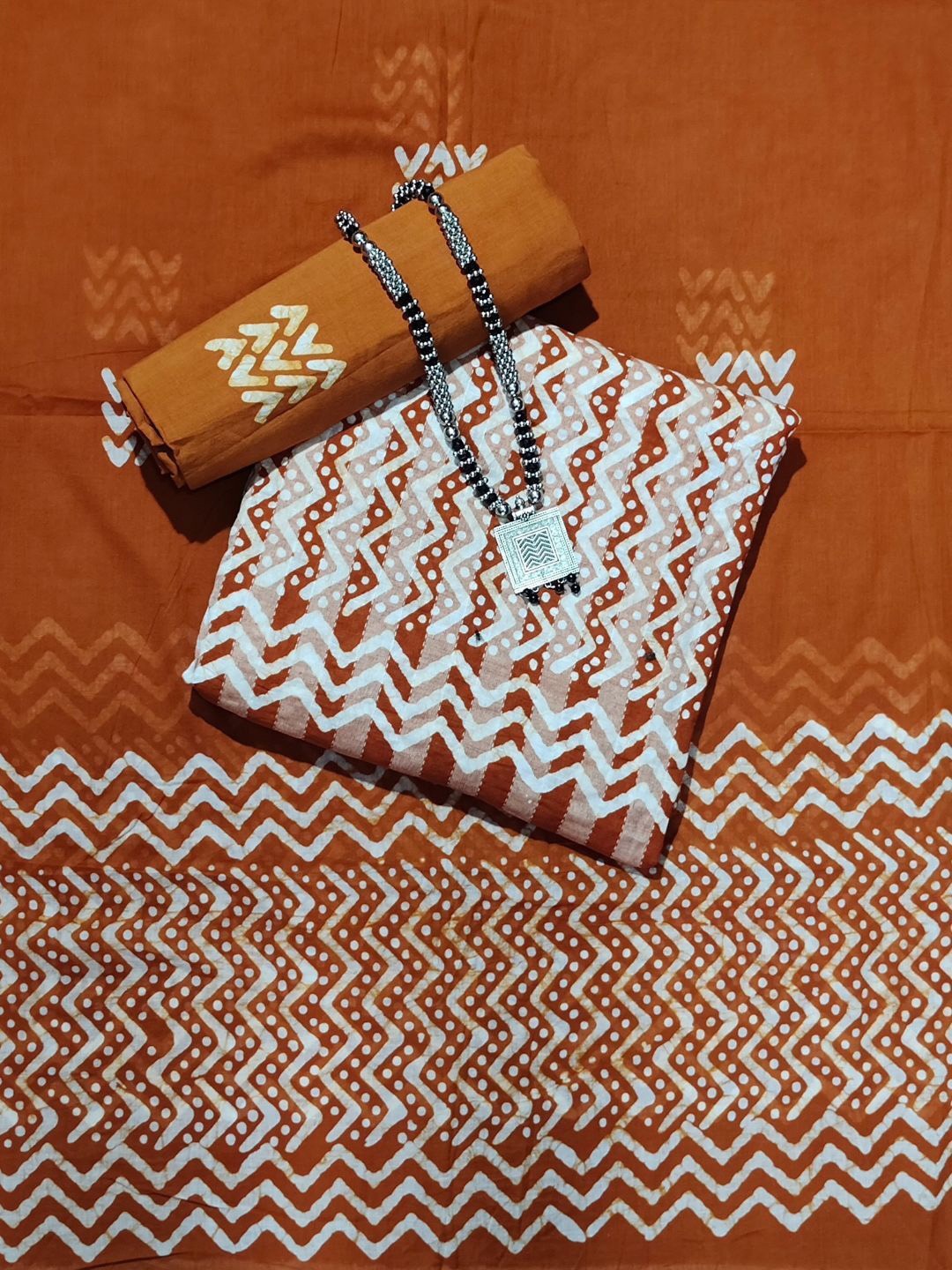 

Farooq Dyeing Printed Pure Cotton Unstitched Dress Material, Mustard