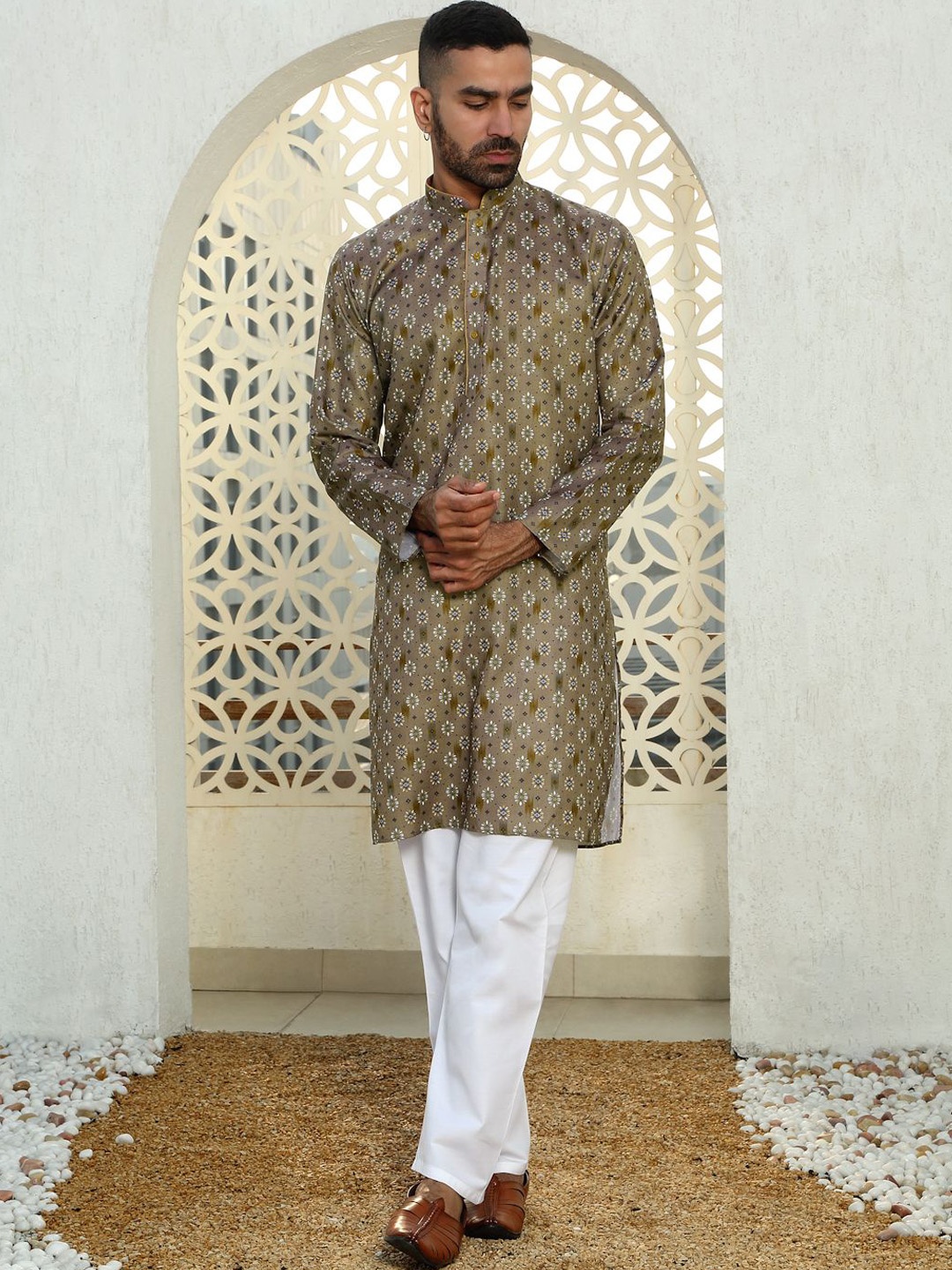 

KRAFT INDIA Men Floral Printed Regular Kurta with Pyjamas, Brown