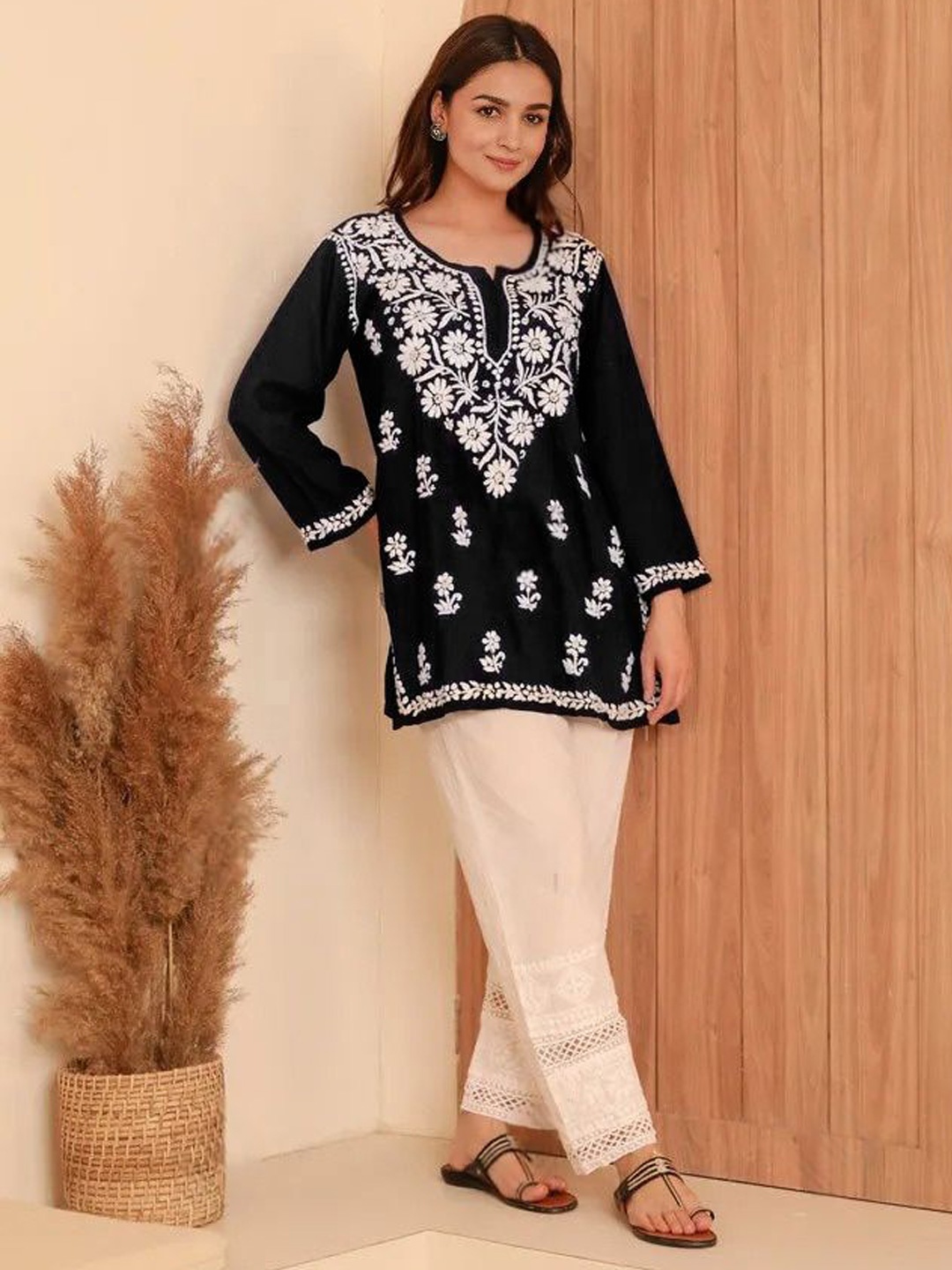 

Sidhidata Floral Embroidered Kurti, Black