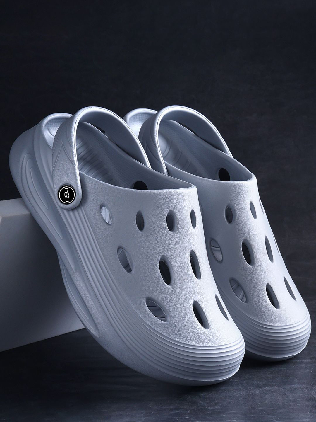 

TOE CANDY Men Rubber Clogs, Grey