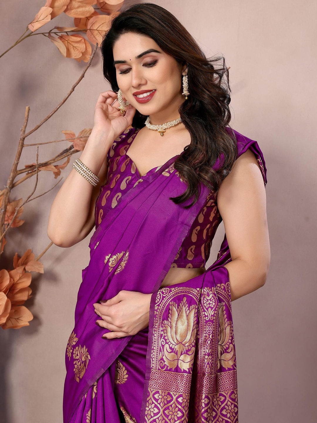 

Ekasya Woven Design Zari Saree, Magenta