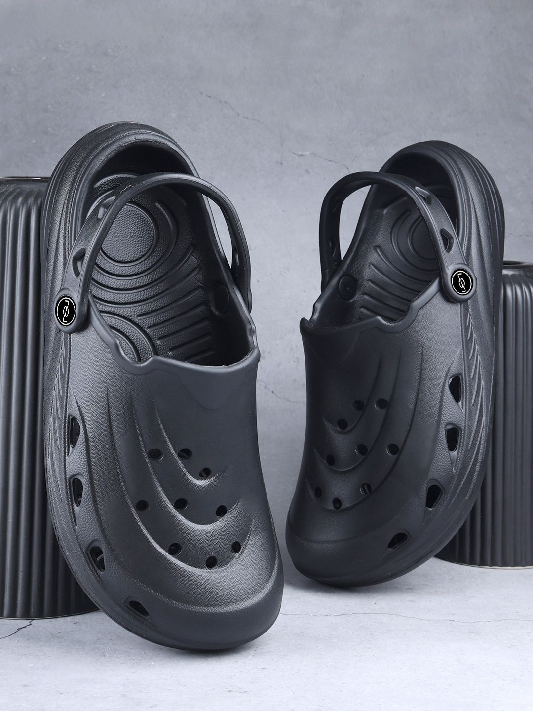 

TOE CANDY Men Black Clogs Flip Flops