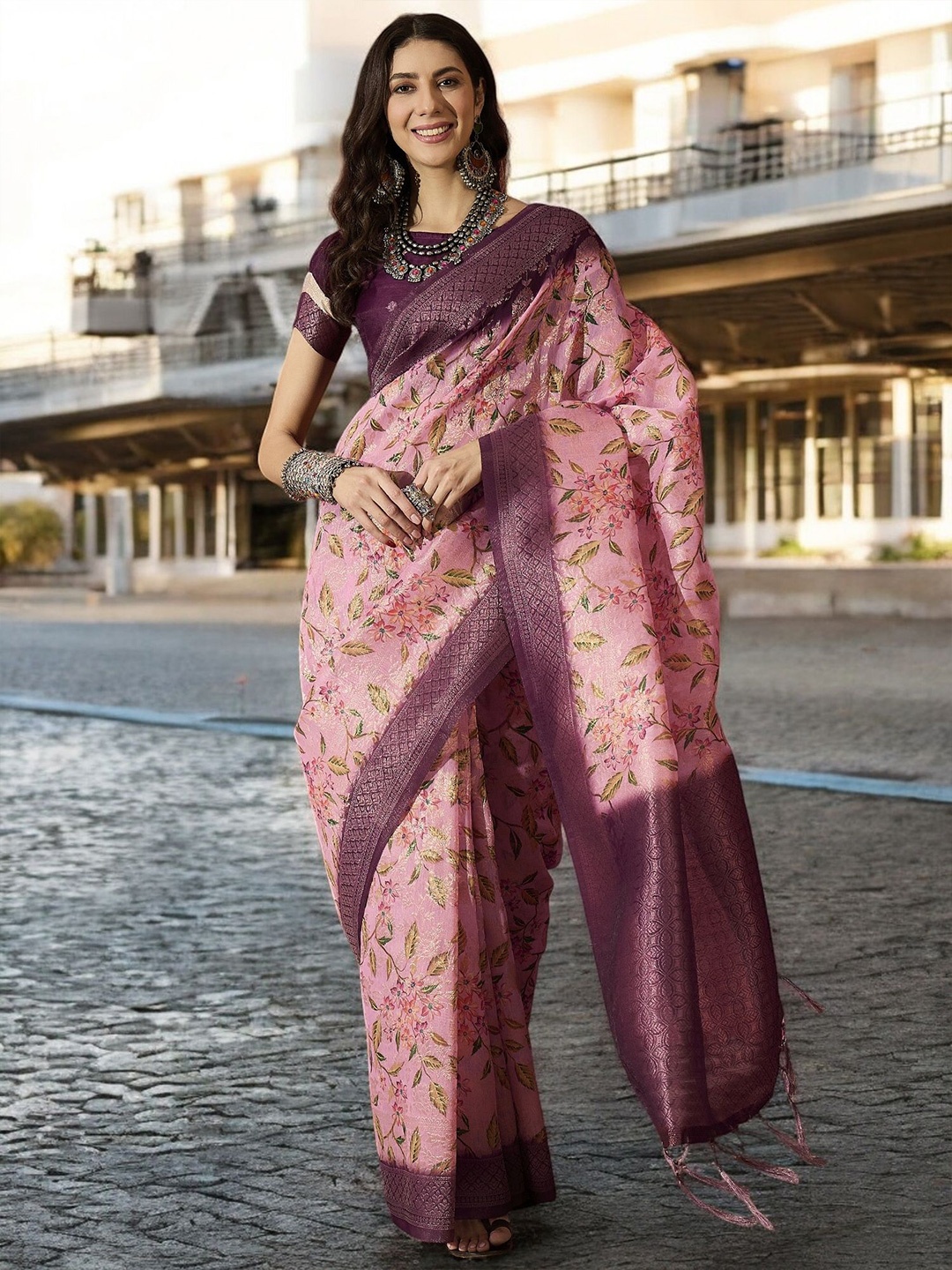 

Mitera Woven Design Zari Silk Blend Kanjeevaram Saree, Pink