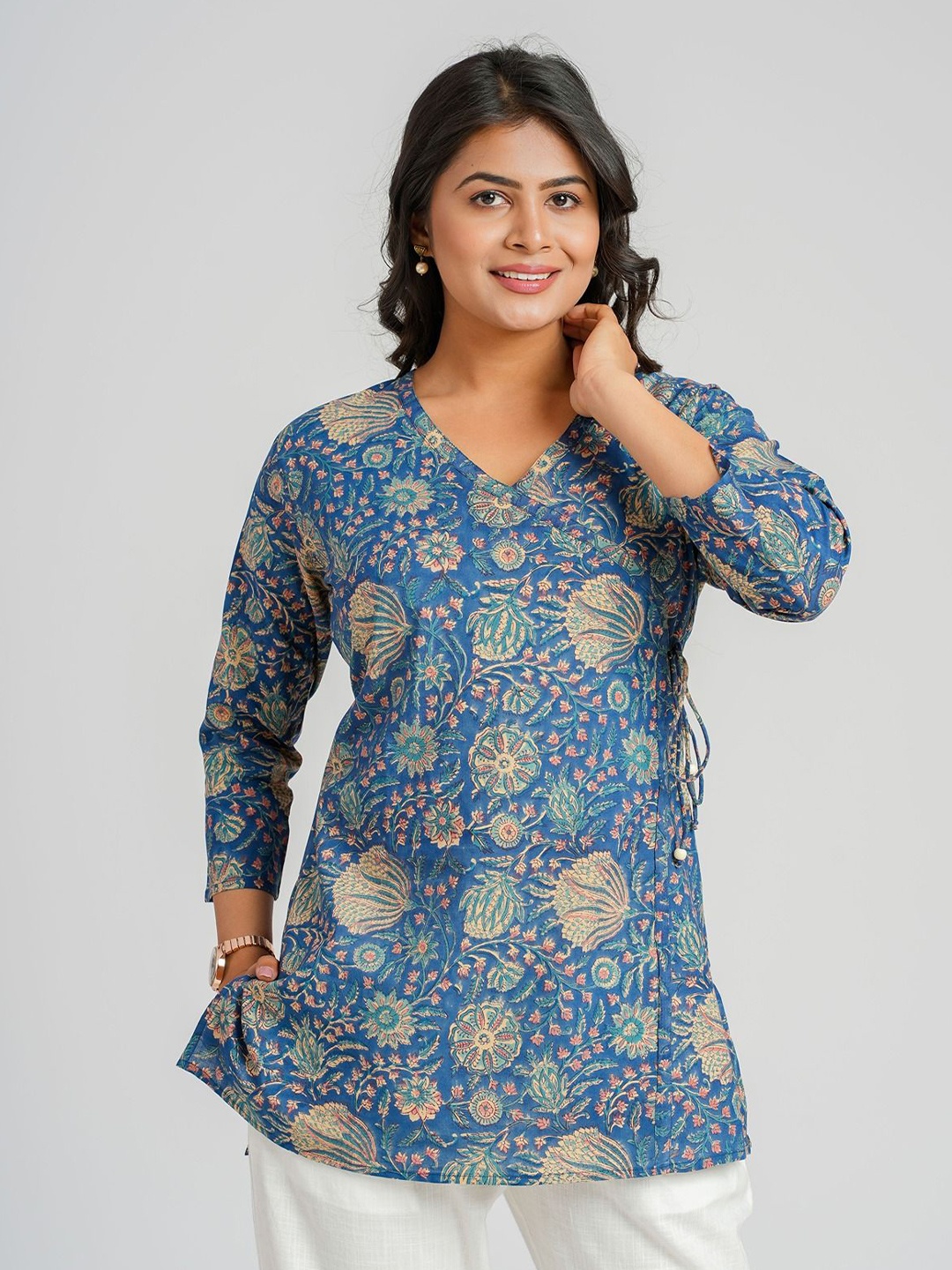 

Cotton Curio Floral Printed V-Neck Pure Cotton Kurti, Blue