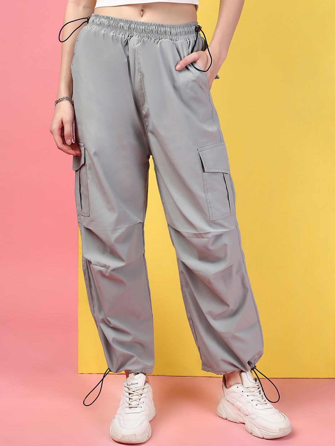 

Kaali Peeli Women Relaxed Trousers, Grey