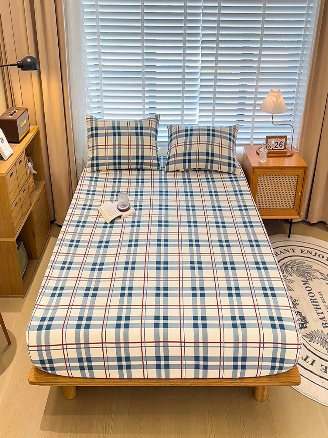 

JC HOME Cream-Coloured & Blue 220 TC Queen Bedsheet with 2 Pillow Covers