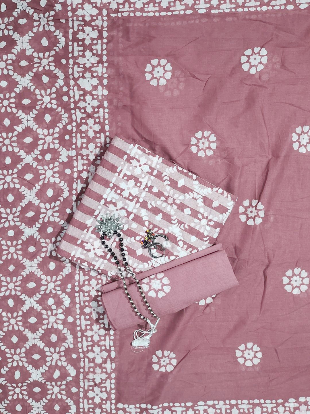 

Farooq Dyeing Printed Pure Cotton Unstitched Dress Material, Pink