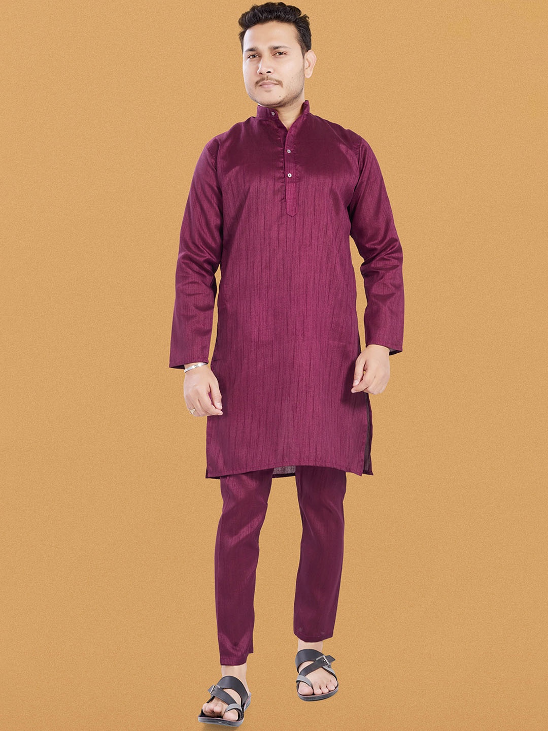 

DIVISIVE Men Regular Dupion Silk Kurta with Pyjamas, Burgundy
