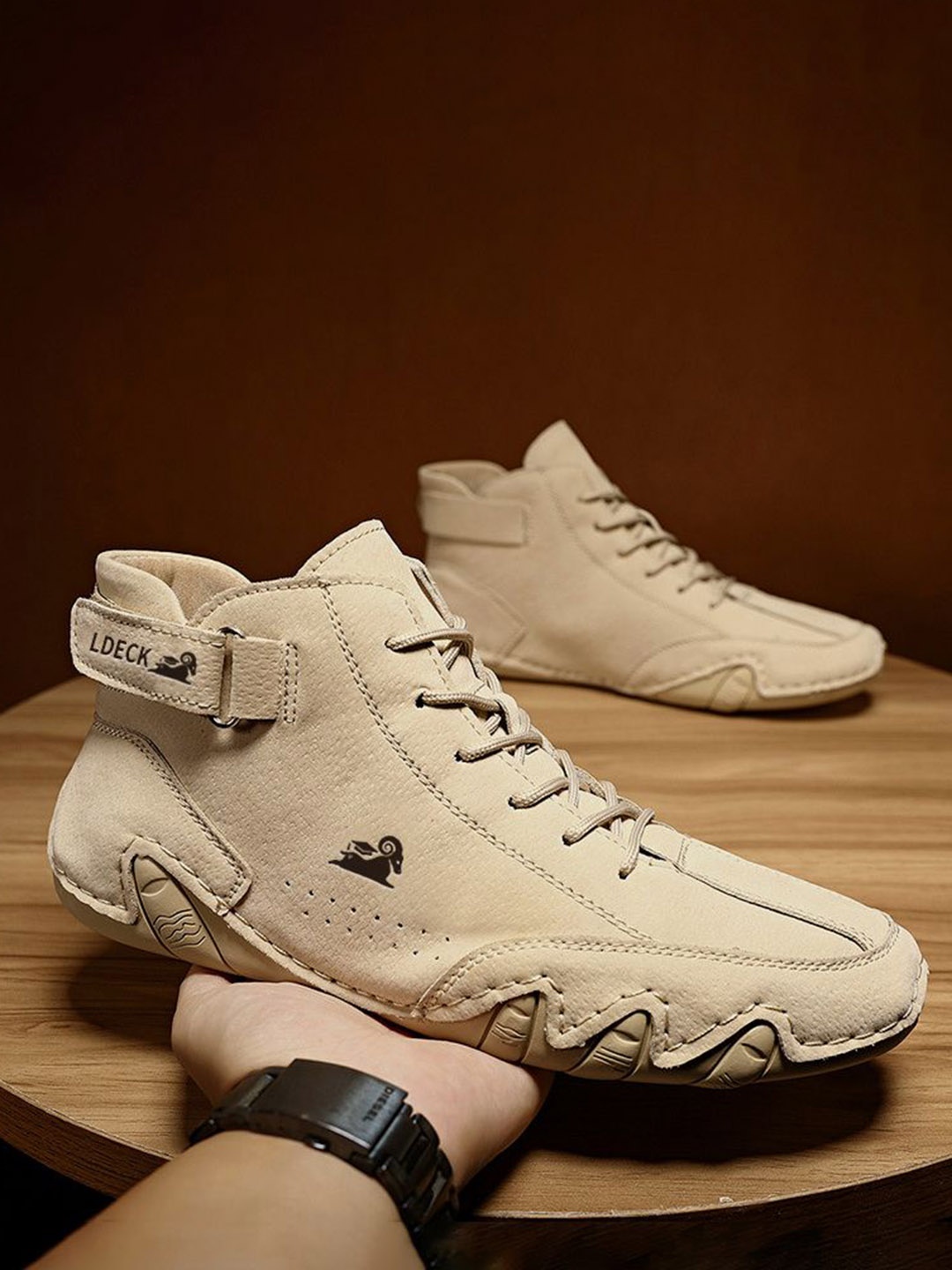 

Corsac Men Colourblocked Sneakers, Cream