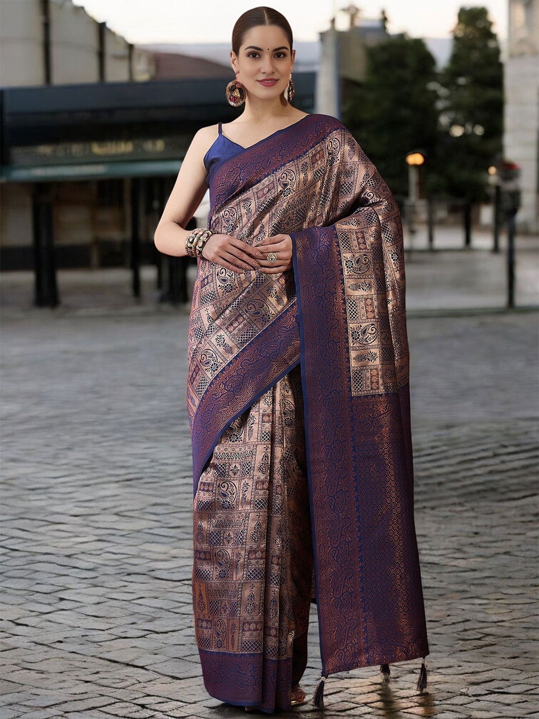 

Mitera Woven Design Zari Silk Blend Banarasi Saree, Navy blue