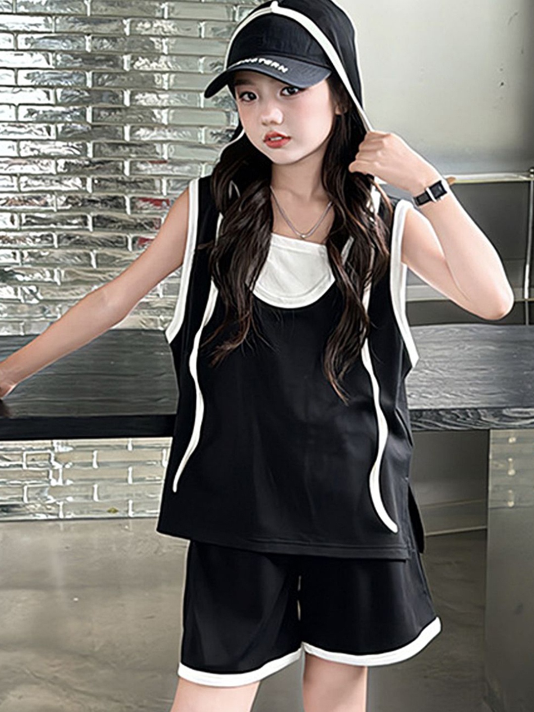 

LULU & SKY Girls Colourblocked Top with Shorts, Black