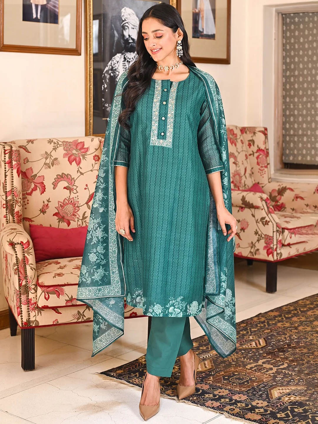 

Divyadham Textiles Women Paisley Embroidered Regular Thread Work Kurti with Pyjamas & With Dupatta, Sea green