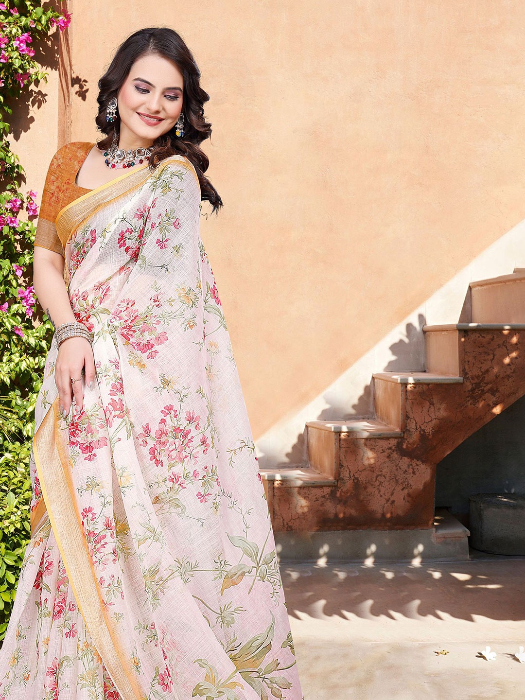 

Anouk Floral Linen Blend Saree, White