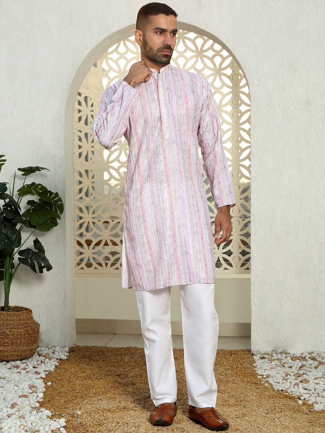 

KRAFT INDIA Men Floral Embroidered Regular Kurta with Pyjamas, Mauve