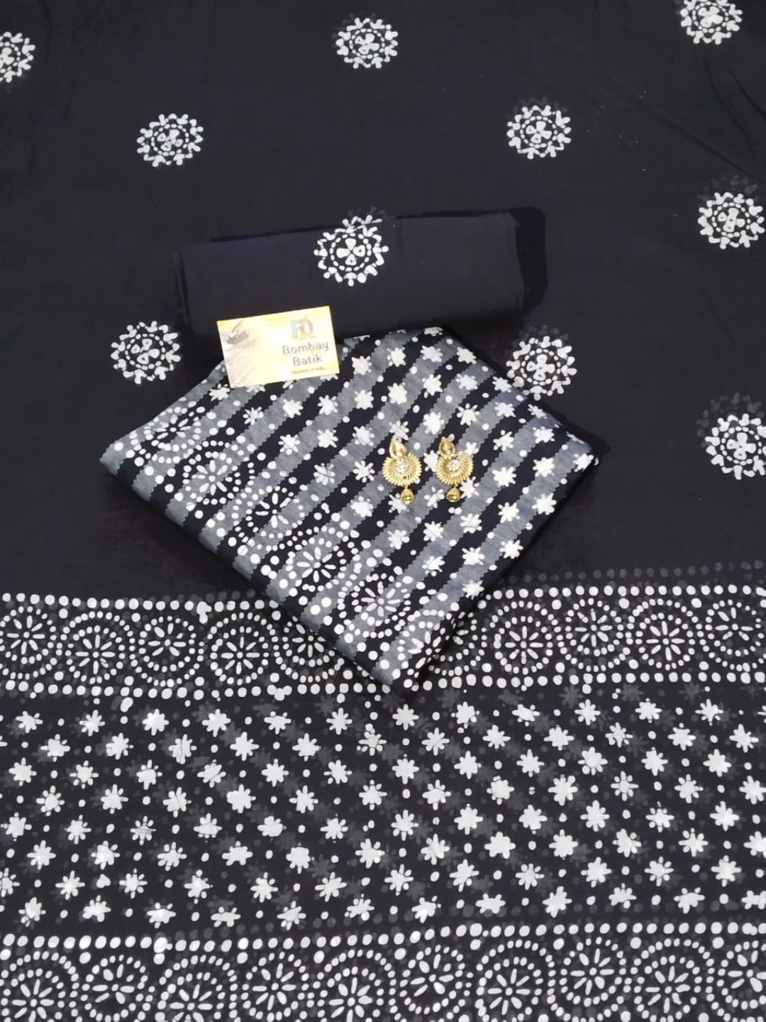 

Farooq Dyeing Geometric Printed Pure Cotton Unstitched Dress Material, Black