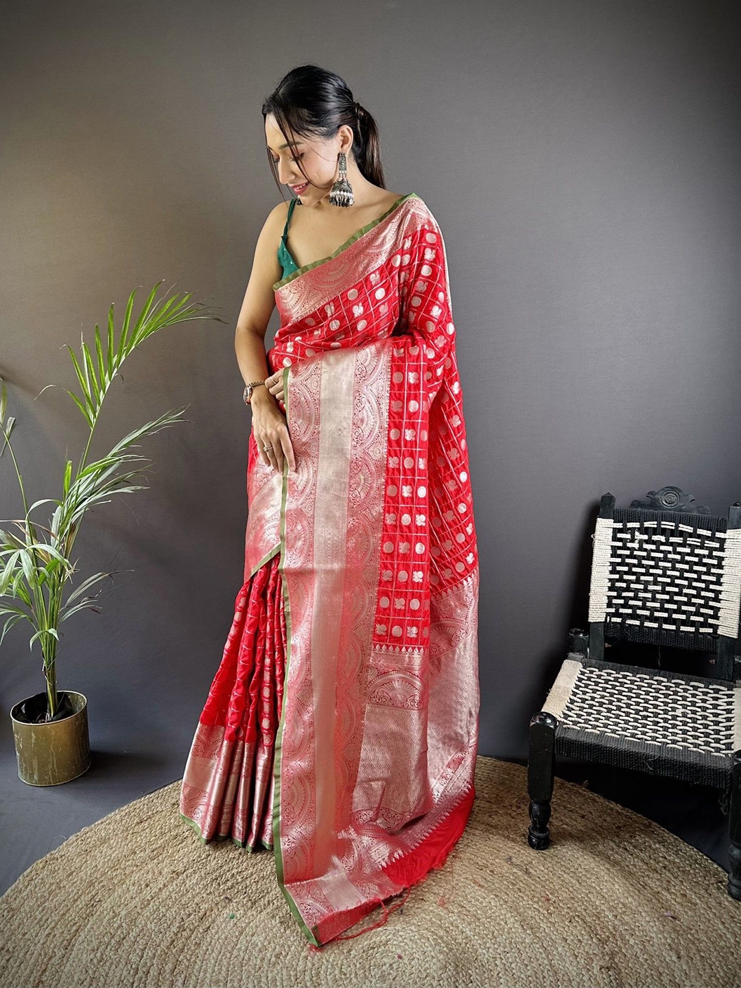 

LeeliPeeri Designer Woven Design Zari Silk Blend Saree, Red