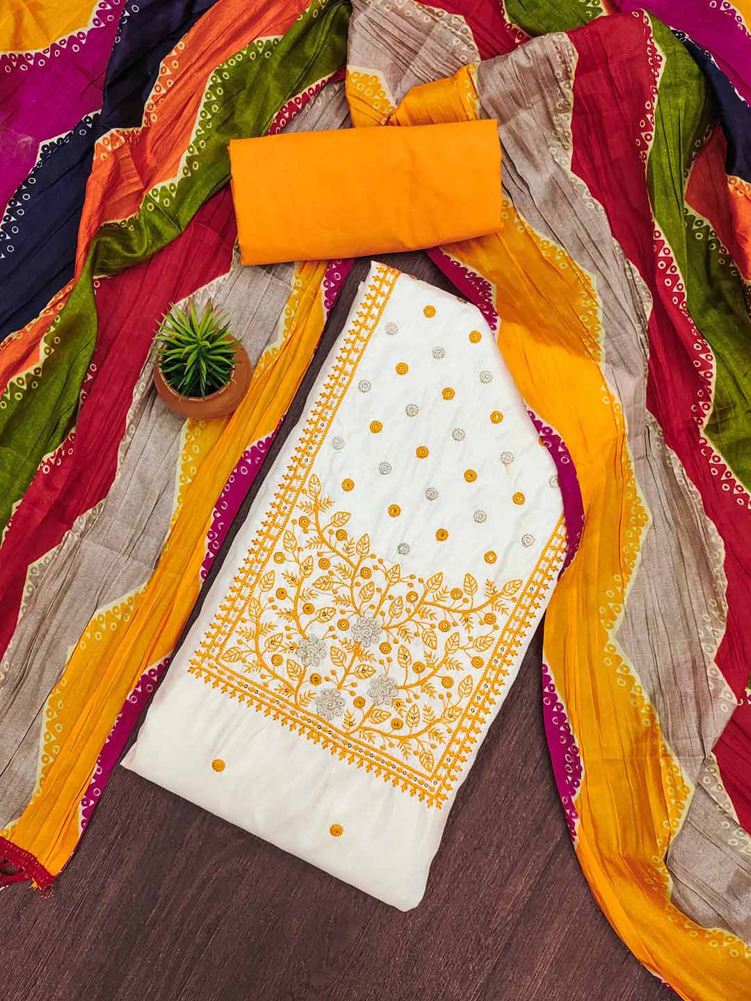 

SHADOW & SAINING Embroidered Unstitched Dress Material, White