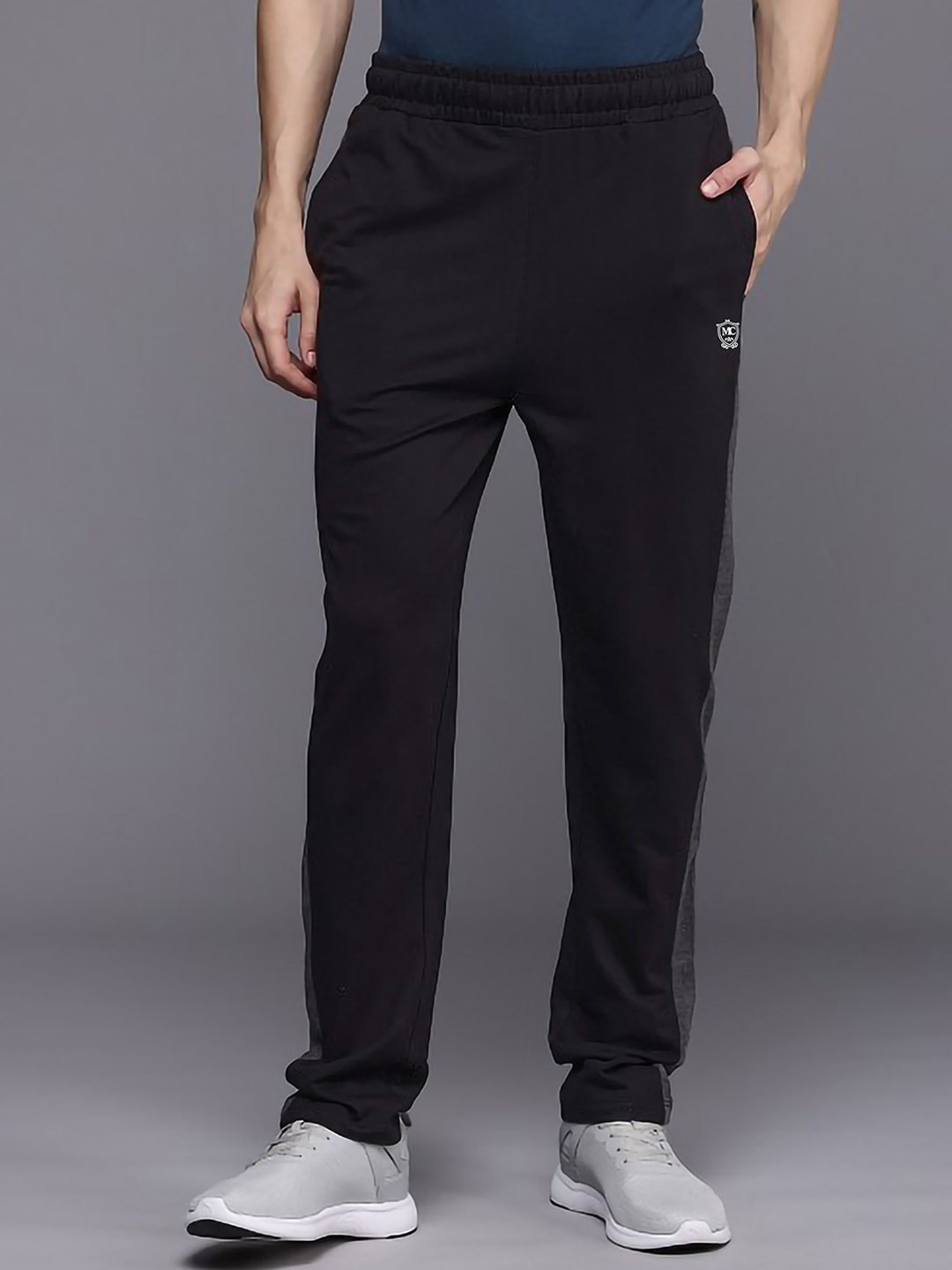 

MOUNTAIN COLOURS Men Colour-Blocked Mid-Rise TrackPants, Black