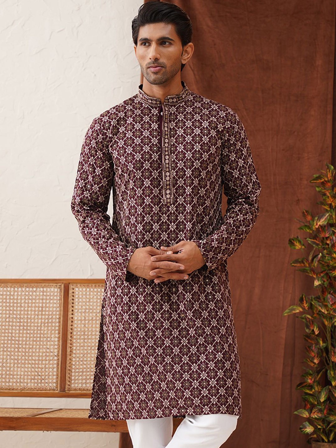 

Jompers Men Geometric Embroidered Sequinned Kurta, Purple