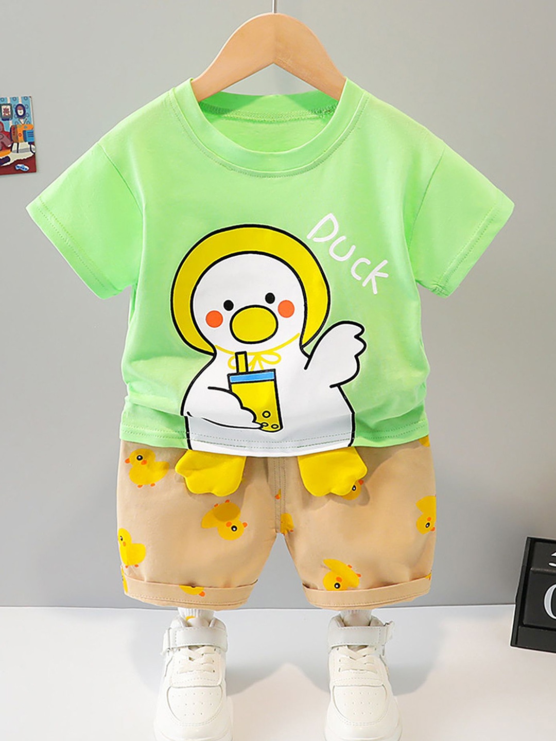 

LULU & SKY Boys Printed T-shirt with Shorts, Green