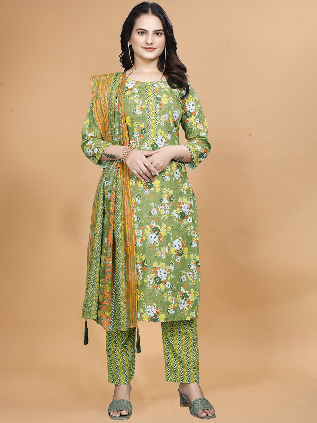 

Sanwariya Silk Women Regular Pure Cotton Kurta with Trousers & With Dupatta, Green